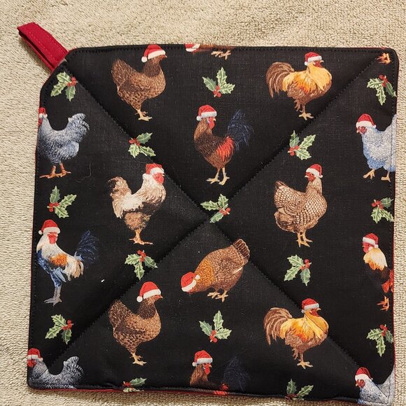 Pot holder - Roosters and hens with Santa hats - Picture 1 of 3